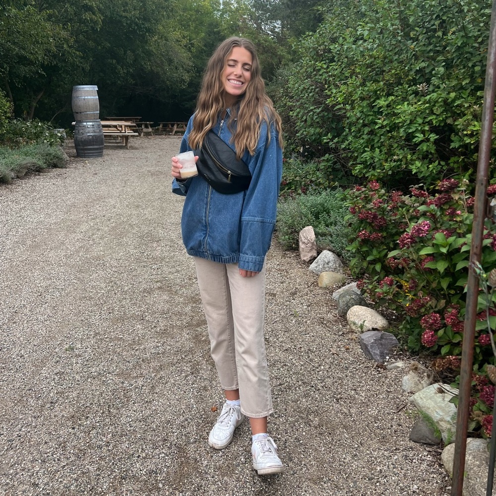Meet your Posher, Courtney